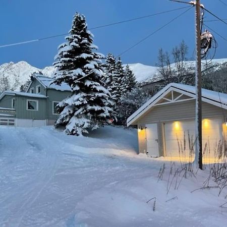 Lyngseidet House With Garage In Central Lyngen מראה חיצוני תמונה
